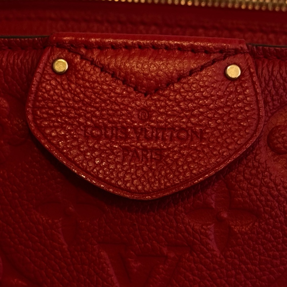 Louis Vuitton Marais MM Beautiful Cerise - Cherry Red Handbag - Picture 2 of 10